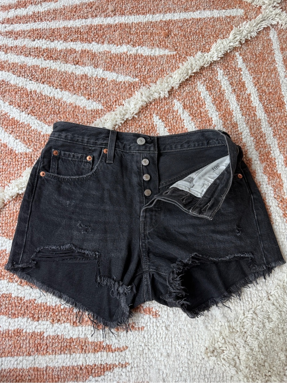 Levi’s Premium Denim Cutoff Jean Shorts High Waist Black size 26 - Picture 3 of 5